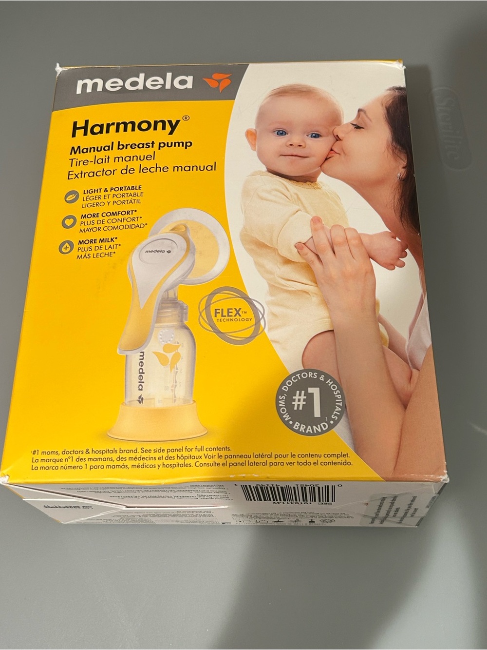 Disposable Nursing Pads and Hand Pump. NEVER USED!